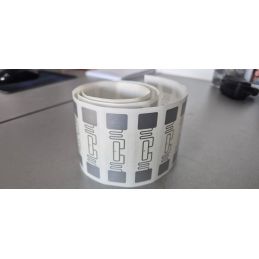 Eticheta RFID UHF autoadeziva