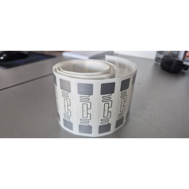 Eticheta RFID UHF autoadeziva